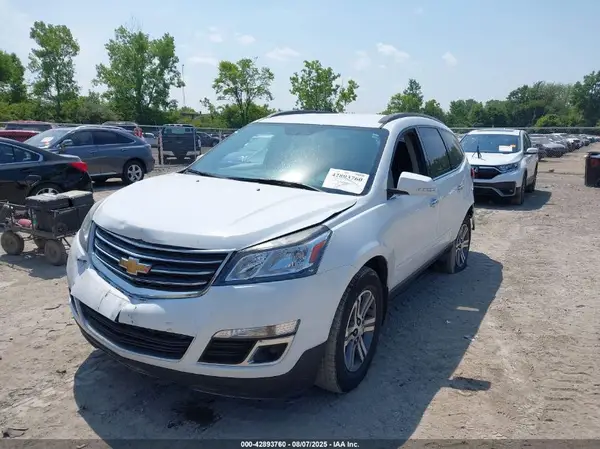 1GNKRGKD8HJ350318 2017 CHEVROLET TRAVERSE - Image 2