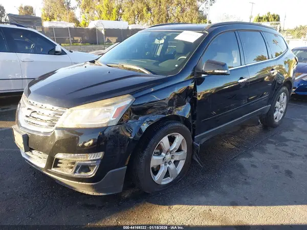 1GNKRGKD9HJ100909 2017 CHEVROLET TRAVERSE - Image 2