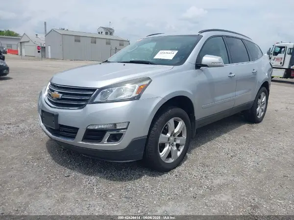 1GNKRGKD9HJ171592 2017 CHEVROLET TRAVERSE - Image 2