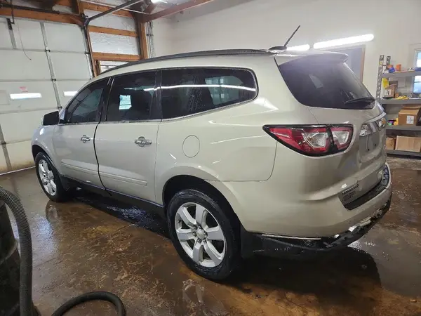1GNKRGKD9HJ189591 2017 CHEVROLET TRAVERSE - Image 2
