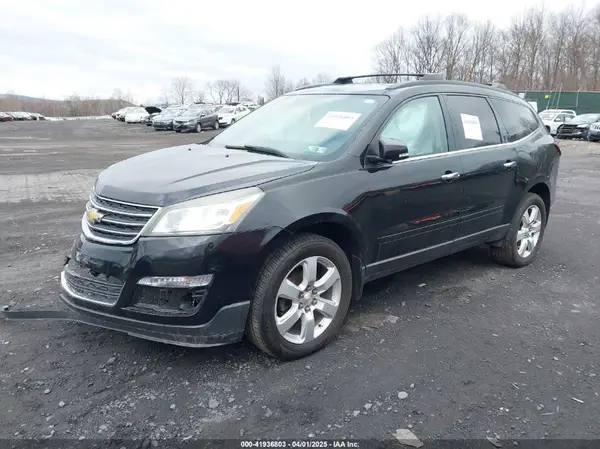 1GNKRGKD9HJ262832 2017 CHEVROLET TRAVERSE - Image 2