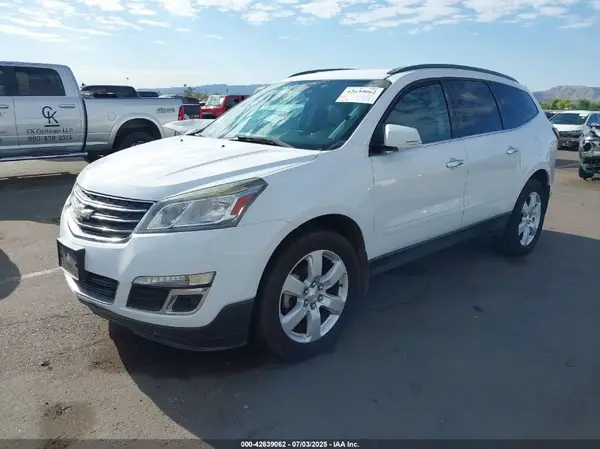1GNKRGKDXHJ111305 2017 CHEVROLET TRAVERSE - Image 2