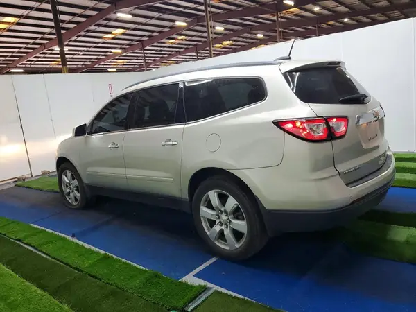 1GNKRGKDXHJ111966 2017 CHEVROLET TRAVERSE - Image 2