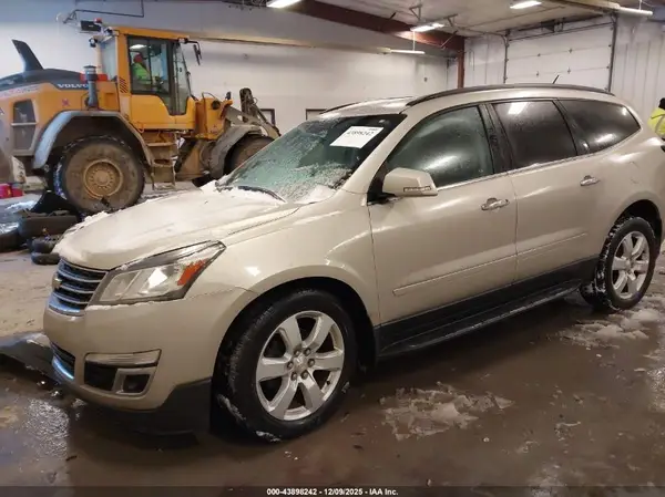 1GNKRGKDXHJ131540 2017 CHEVROLET TRAVERSE - Image 2