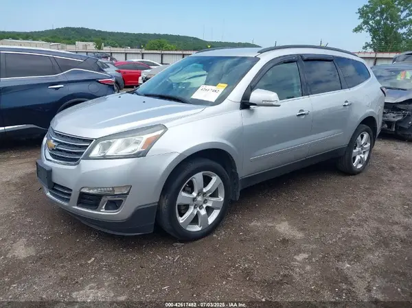 1GNKRGKDXHJ158219 2017 CHEVROLET TRAVERSE - Image 2