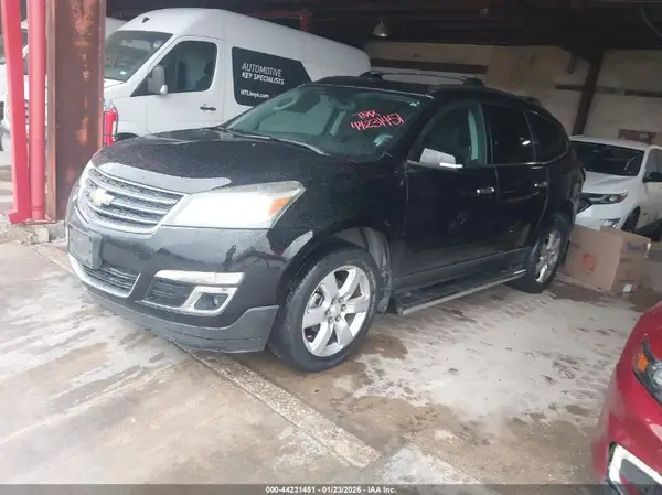 1GNKRGKDXHJ275007 2017 CHEVROLET TRAVERSE - Image 2