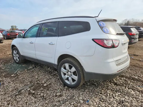 1GNKRGKDXHJ294138 2017 CHEVROLET TRAVERSE - Image 2