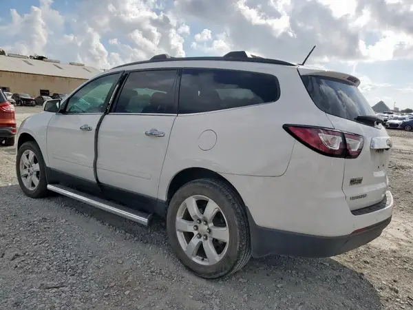 1GNKRGKDXHJ352863 2017 CHEVROLET TRAVERSE - Image 2
