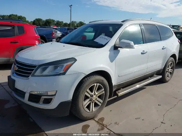 1GNKRHKD0HJ133917 2017 CHEVROLET TRAVERSE - Image 2