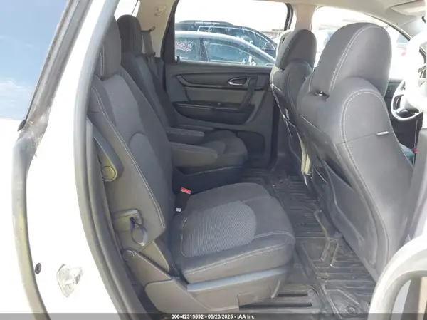1GNKRHKD0HJ133917 2017 CHEVROLET TRAVERSE - Image 8
