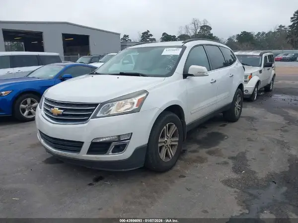 1GNKRHKD0HJ138101 2017 CHEVROLET TRAVERSE - Image 2