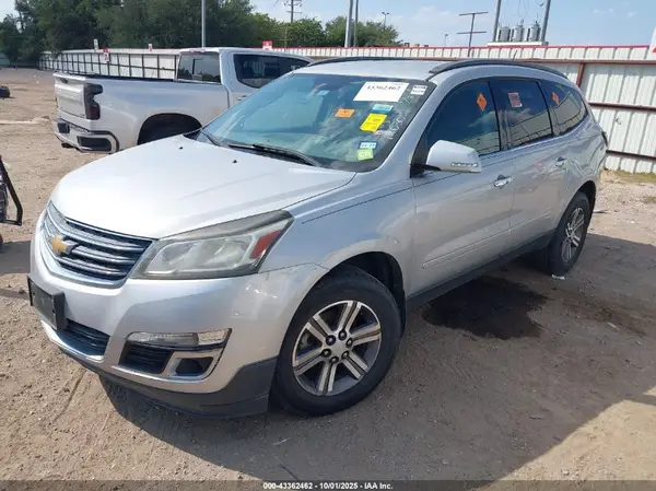 1GNKRHKD0HJ170305 2017 CHEVROLET TRAVERSE - Image 2