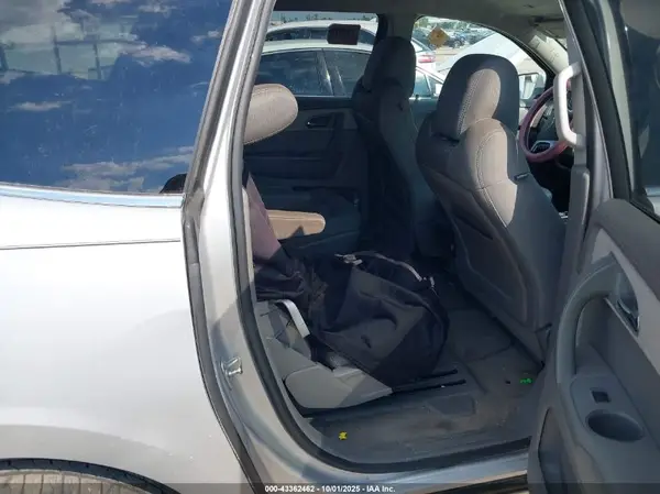 1GNKRHKD0HJ170305 2017 CHEVROLET TRAVERSE - Image 8