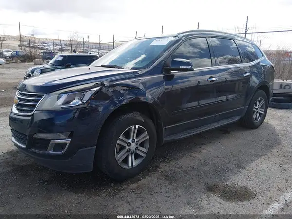 1GNKRHKD0HJ186942 2017 CHEVROLET TRAVERSE - Image 2