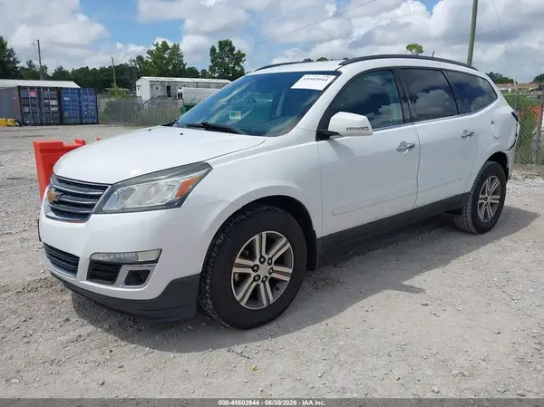 1GNKRHKD0HJ193308 2017 CHEVROLET TRAVERSE - Image 2