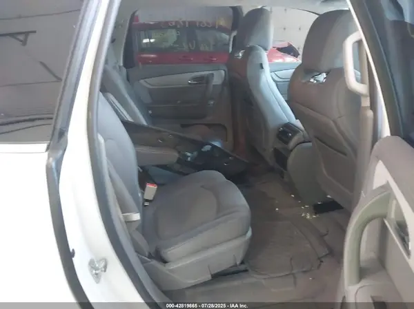 1GNKRHKD0HJ193714 2017 CHEVROLET TRAVERSE - Image 8