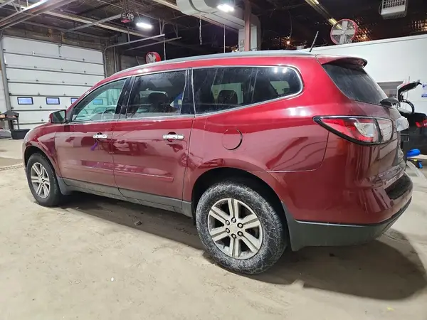 1GNKRHKD0HJ200869 2017 CHEVROLET TRAVERSE - Image 2