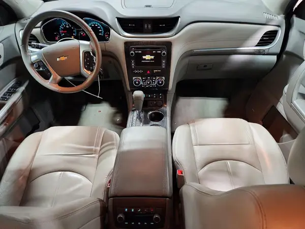 1GNKRHKD0HJ200869 2017 CHEVROLET TRAVERSE - Image 8