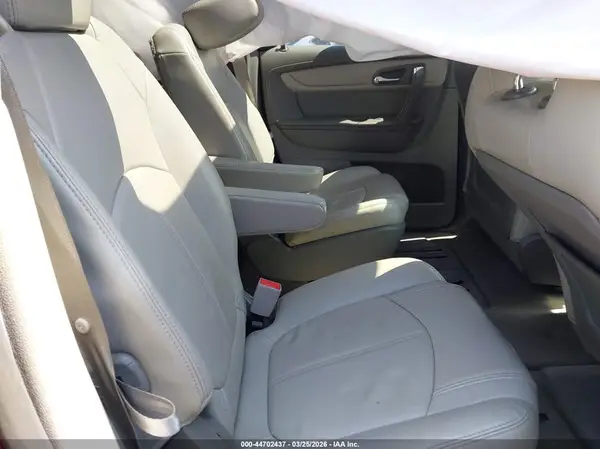 1GNKRHKD0HJ210107 2017 CHEVROLET TRAVERSE - Image 8