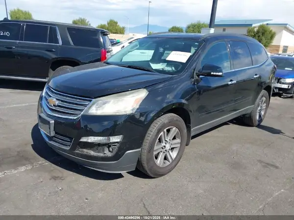 1GNKRHKD0HJ221415 2017 CHEVROLET TRAVERSE - Image 2