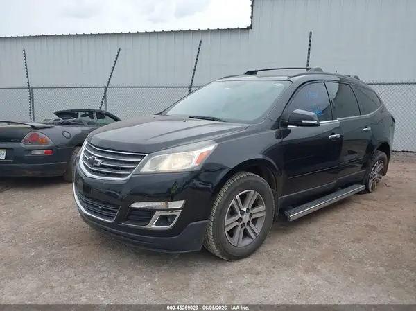 1GNKRHKD0HJ274485 2017 CHEVROLET TRAVERSE - Image 2