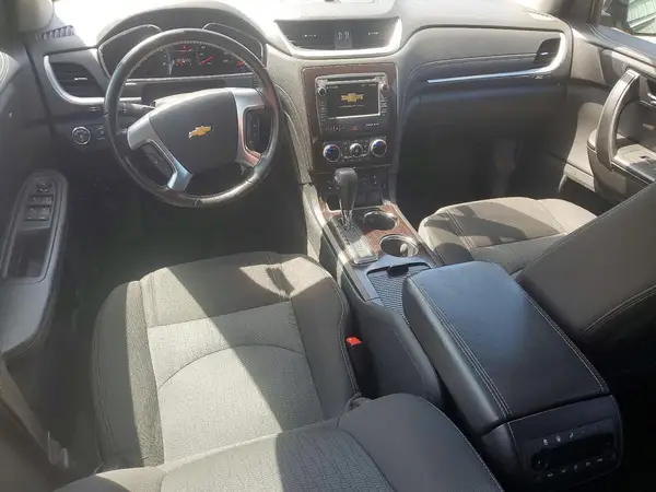 1GNKRHKD0HJ305007 2017 CHEVROLET TRAVERSE - Image 8