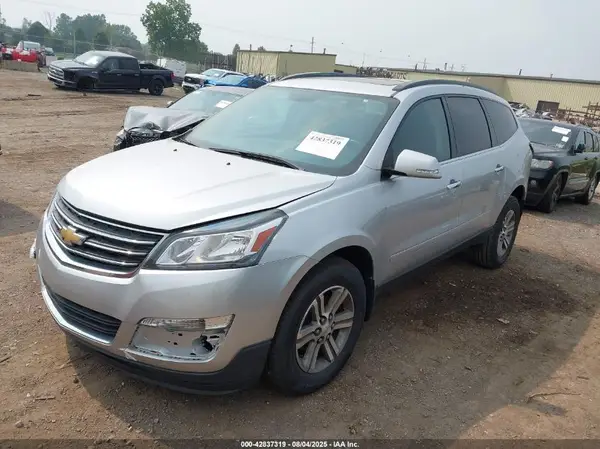 1GNKRHKD0HJ323118 2017 CHEVROLET TRAVERSE - Image 2