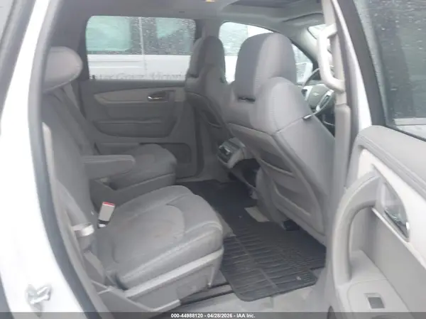 1GNKRHKD0HJ331834 2017 CHEVROLET TRAVERSE - Image 8