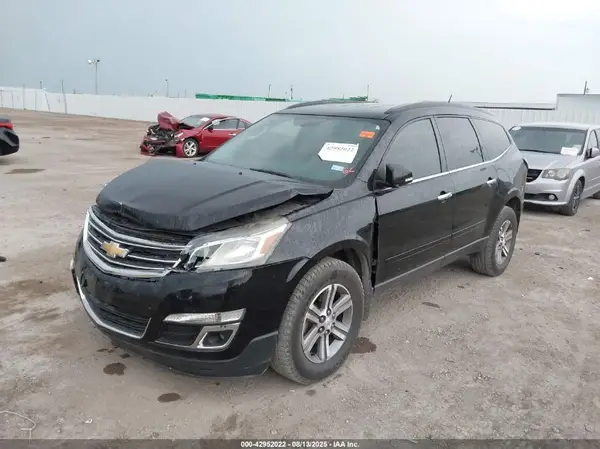 1GNKRHKD1HJ112641 2017 CHEVROLET TRAVERSE - Image 2