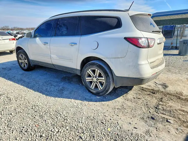 1GNKRHKD1HJ192880 2017 CHEVROLET TRAVERSE - Image 2