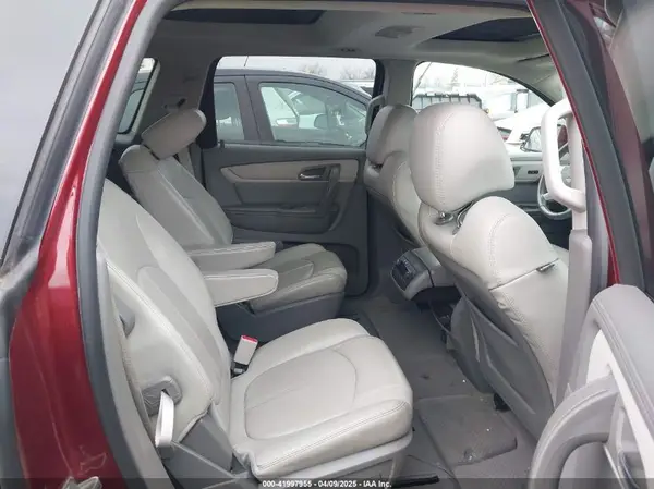 1GNKRHKD1HJ244573 2017 CHEVROLET TRAVERSE - Image 8