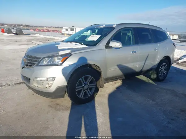 1GNKRHKD1HJ304643 2017 CHEVROLET TRAVERSE - Image 2