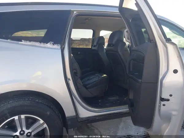 1GNKRHKD1HJ304643 2017 CHEVROLET TRAVERSE - Image 8