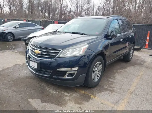 1GNKRHKD2HJ165669 2017 CHEVROLET TRAVERSE - Image 2