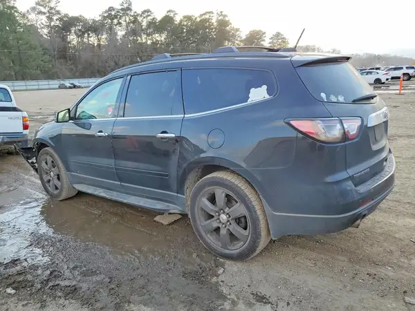 1GNKRHKD2HJ232335 2017 CHEVROLET TRAVERSE - Image 2