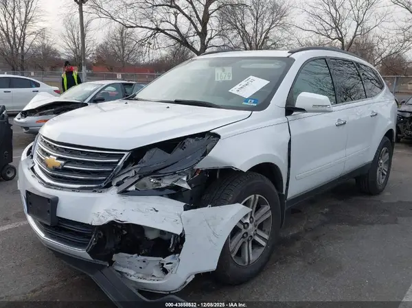 1GNKRHKD2HJ234361 2017 CHEVROLET TRAVERSE - Image 2