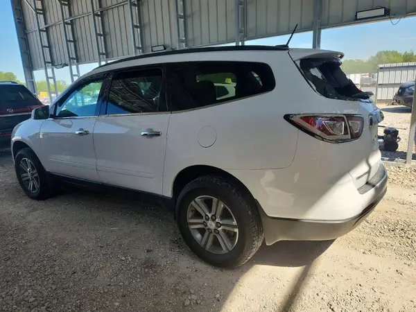 1GNKRHKD2HJ259664 2017 CHEVROLET TRAVERSE - Image 2