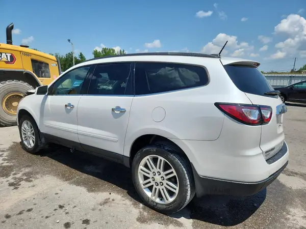 1GNKRHKD2HJ330748 2017 CHEVROLET TRAVERSE - Image 2