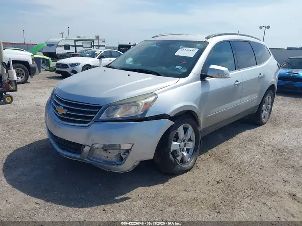 1GNKRHKD3HJ130705 2017 CHEVROLET TRAVERSE - Image 2