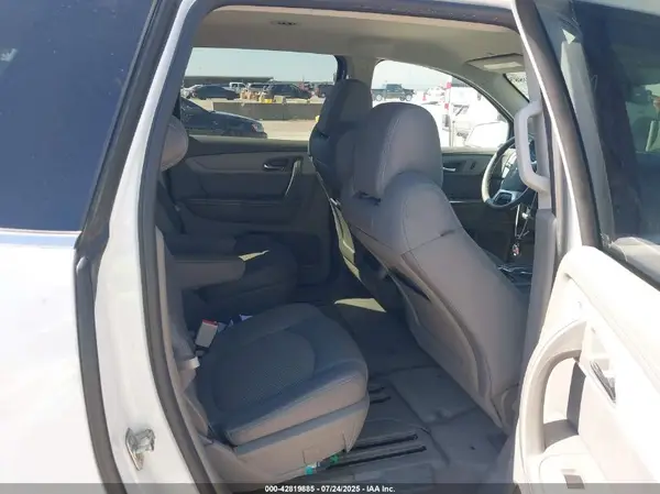 1GNKRHKD3HJ132373 2017 CHEVROLET TRAVERSE - Image 8