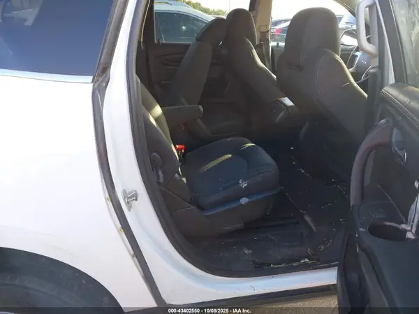 1GNKRHKD3HJ139811 2017 CHEVROLET TRAVERSE - Image 8
