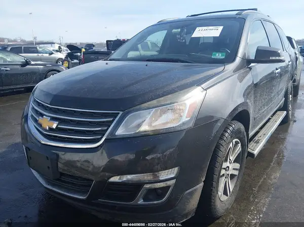 1GNKRHKD3HJ155393 2017 CHEVROLET TRAVERSE - Image 2