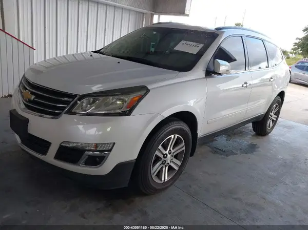1GNKRHKD3HJ156592 2017 CHEVROLET TRAVERSE - Image 2
