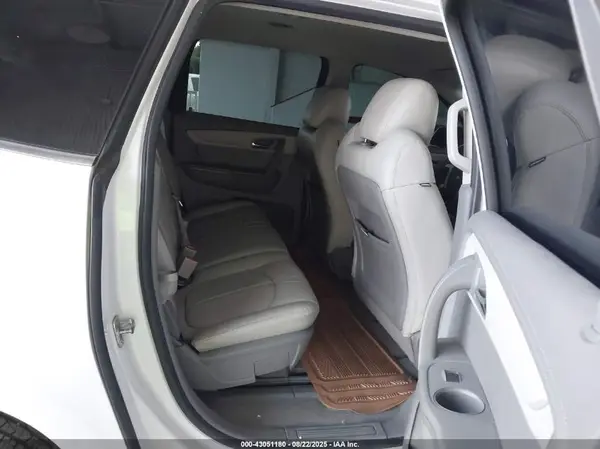 1GNKRHKD3HJ156592 2017 CHEVROLET TRAVERSE - Image 8