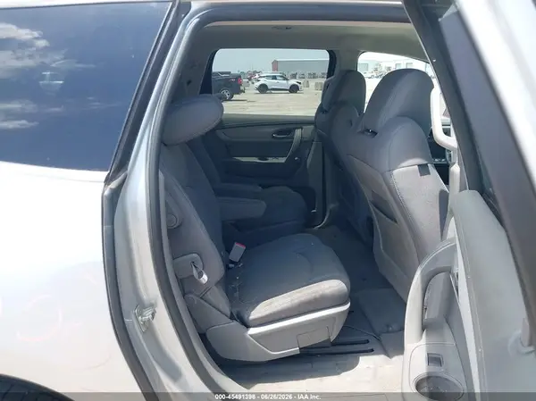1GNKRHKD3HJ164918 2017 CHEVROLET TRAVERSE - Image 8