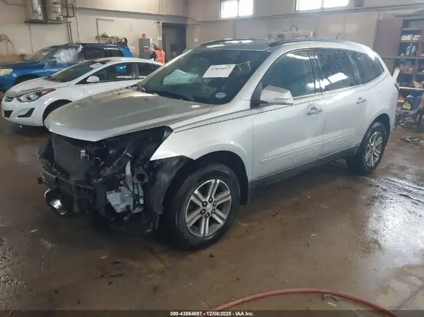 1GNKRHKD3HJ207203 2017 CHEVROLET TRAVERSE - Image 2