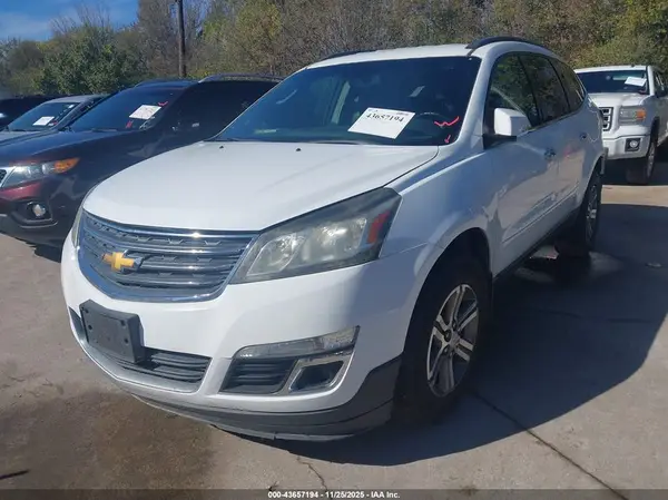 1GNKRHKD3HJ282113 2017 CHEVROLET TRAVERSE - Image 2