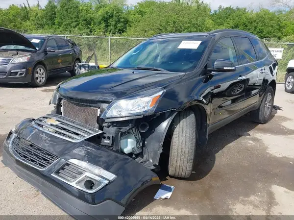 1GNKRHKD3HJ305079 2017 CHEVROLET TRAVERSE - Image 2