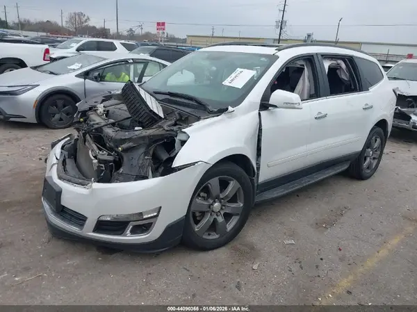 1GNKRHKD3HJ338647 2017 CHEVROLET TRAVERSE - Image 2