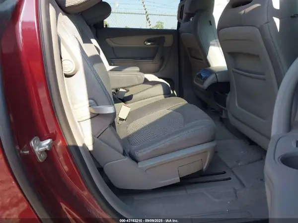 1GNKRHKD4HJ115744 2017 CHEVROLET TRAVERSE - Image 8
